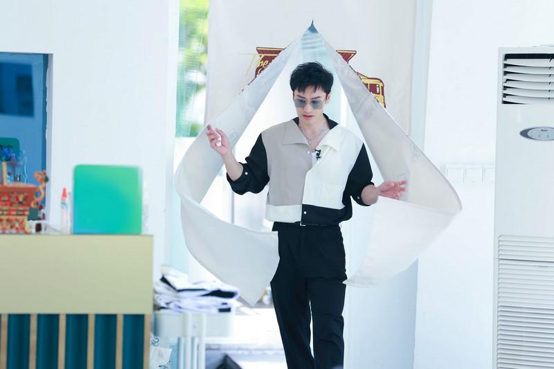 《中餐厅5》海口站营业 黄晓明惊喜欢迎“姐姐团”