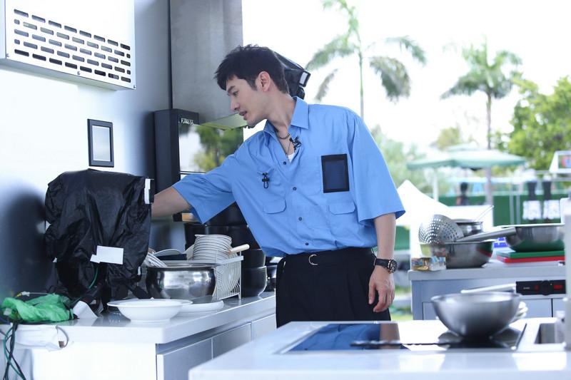 《中餐厅5》海口站营业 黄晓明惊喜欢迎“姐姐团”