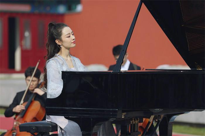 雪花盛开迎冬奥 歌满京华声如潮