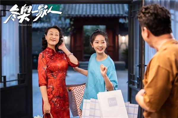 北京冬奥会倒计时100天 《冬奥一家人》再曝新剧照