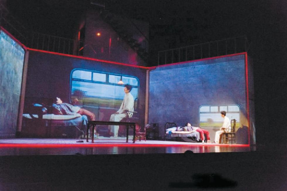 戏剧导演们为什么都爱“现场拍影像”？