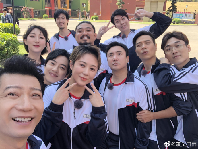 麻花团综录制 《夏洛特烦恼》剧组穿校服重聚