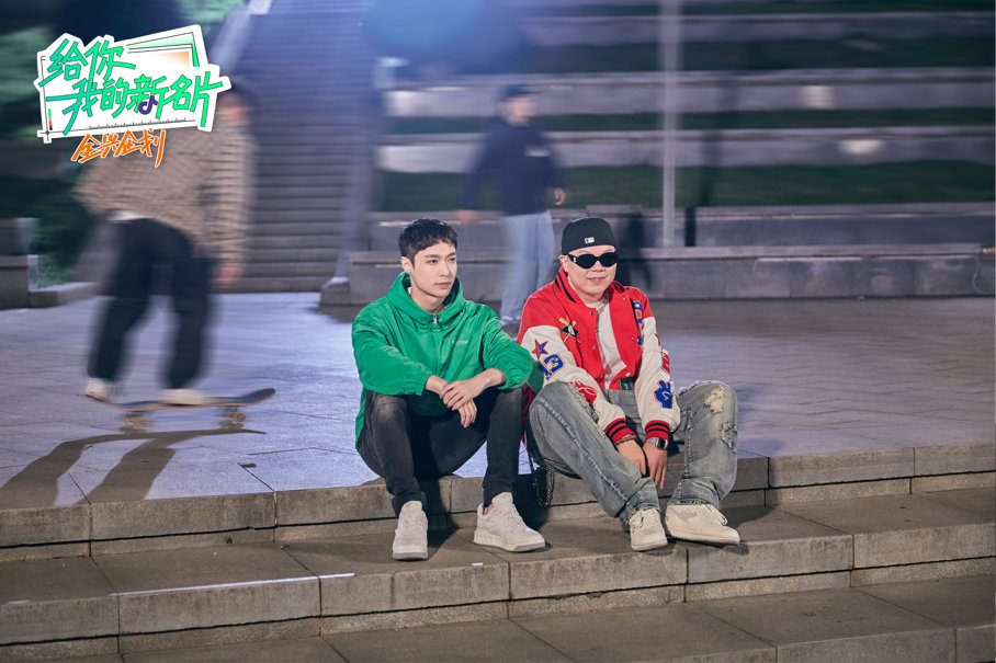 《给你，我的新名片》将播 出现张艺兴MV拍摄幕后趣事