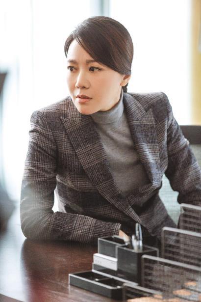 《突围》:复调形式交汇出新语境中的深刻反思