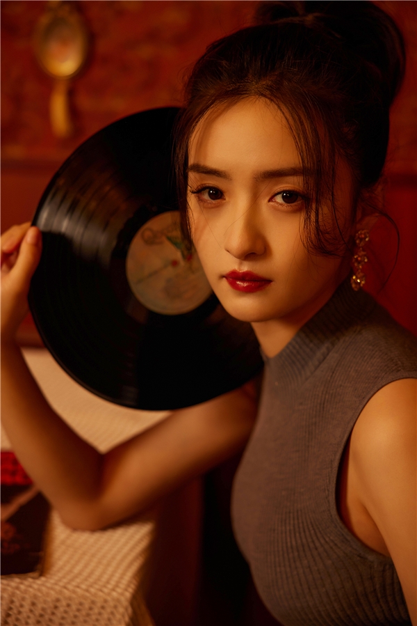 《缄默的证明》热播 孙嘉琪演绎警花梁笑看点多