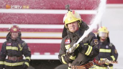 《我们的滚烫人生》：“滚烫”背后，是燃烧的“火焰蓝”