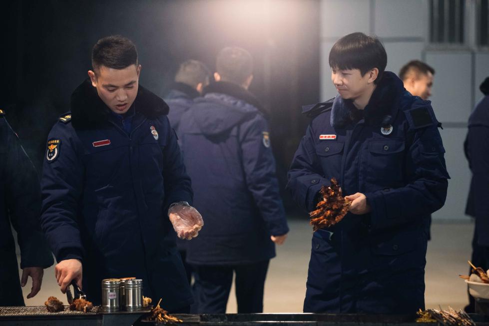 《我们的滚烫人生》“夸夸团”上线 陈小春张智霖忆友情岁月