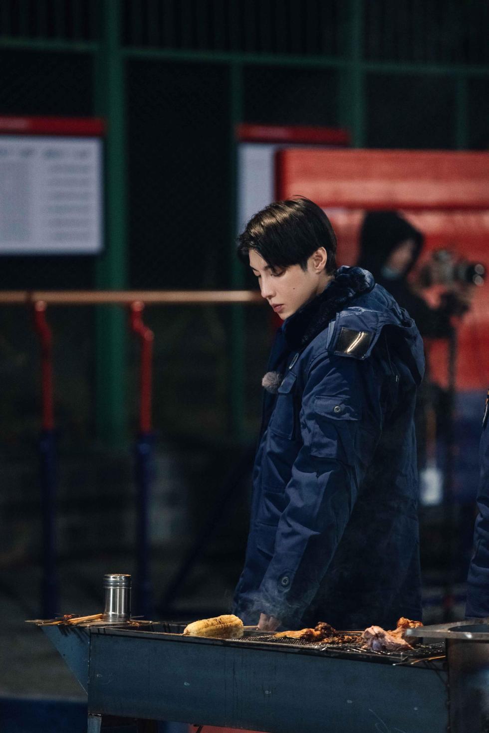 《我们的滚烫人生》“夸夸团”上线 陈小春张智霖忆友情岁月