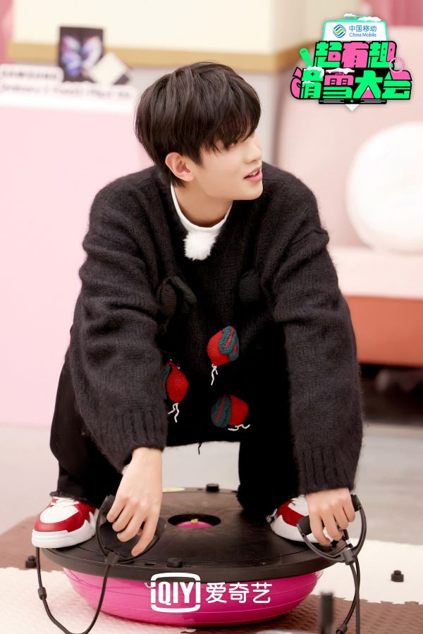 冰雪主题综艺《超有趣滑雪大会》今日开播