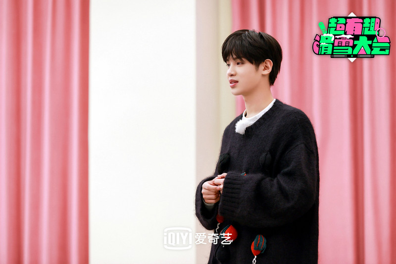 《超有趣滑雪大会》拜年式滑雪引共情