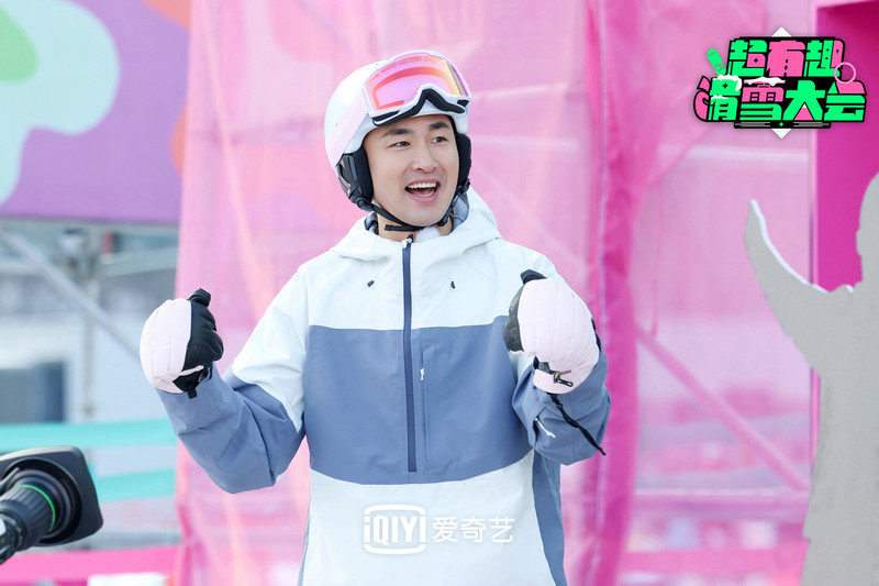 《超有趣滑雪大会》拜年式滑雪引共情