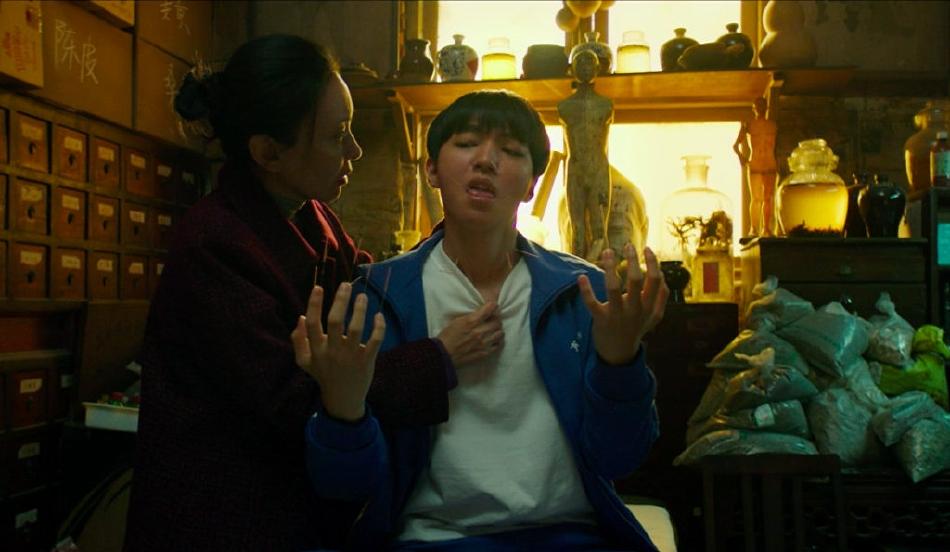 王俊凯《刺猬》首曝预告 舌头上扎针灸画面怪诞