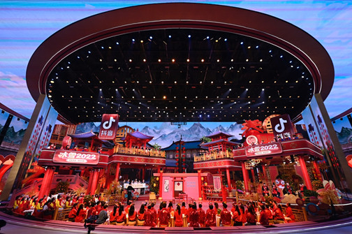 2022北京台春晚语言类节目打造喜剧合家欢