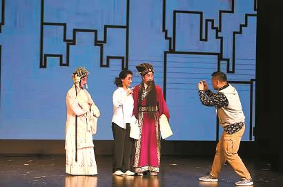 今世小剧场戏曲创演的三重路径