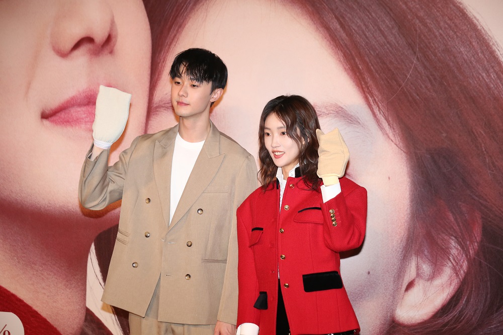 《好想去你的世界爱你》将映 周依然施柏宇亮相