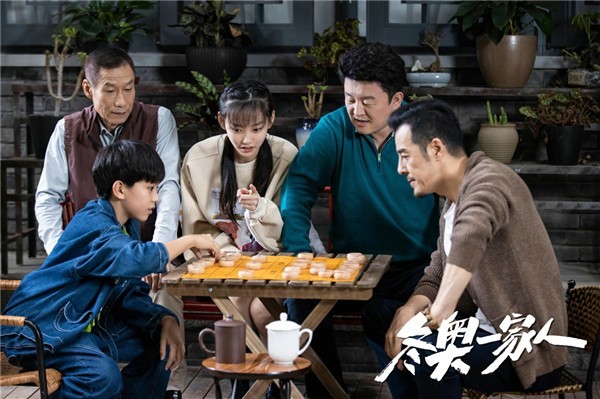 《冬奥一家人》：久违的罐头笑声 回归的下饭神剧