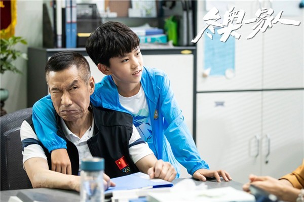 《冬奥一家人》：久违的罐头笑声 回归的下饭神剧