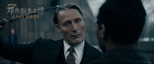 《神奇动物:邓布利多之谜》曝“背叛”版预告片