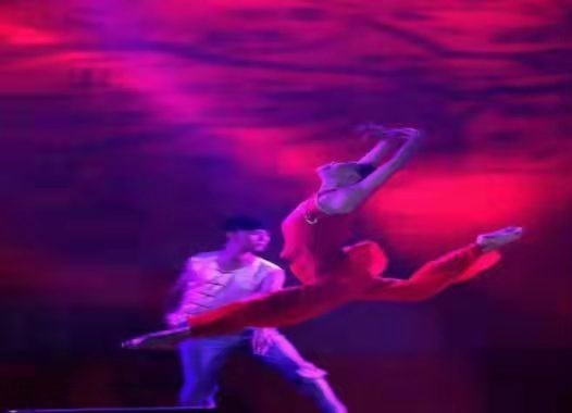 驰名舞蹈家夏冰歌舞诗三部曲：颂大美山河，酿精神食粮