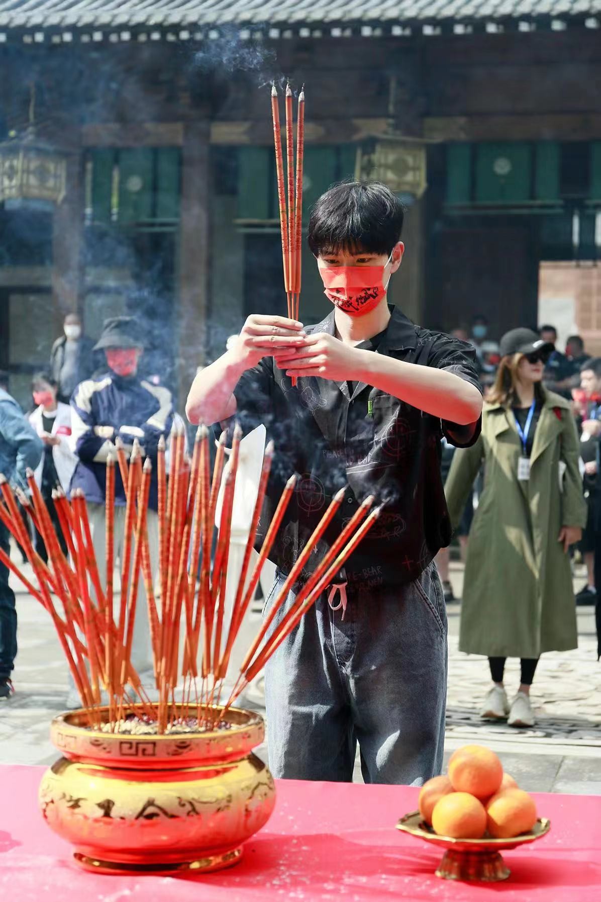 青春古装剧《夜城赋》开机 孙熹之再演翩翩美少年