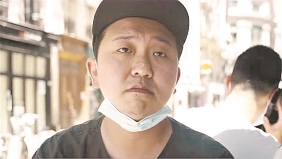 《一次远行》记录中国留学生的孤勇青春