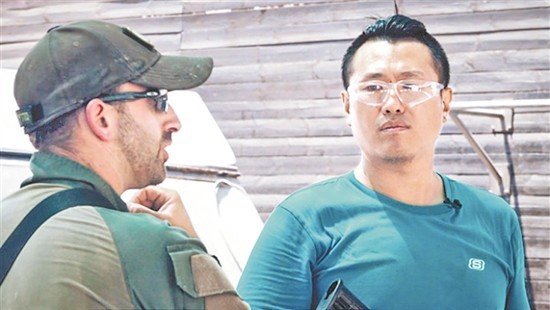 《一次远行》记录中国留学生的孤勇青春