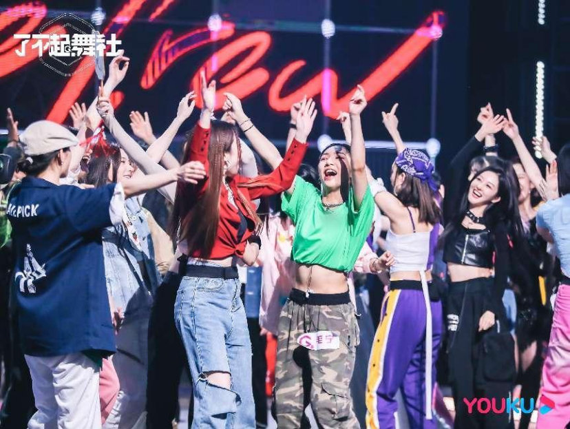 《了不起！舞社》编舞师与队员梦幻联动