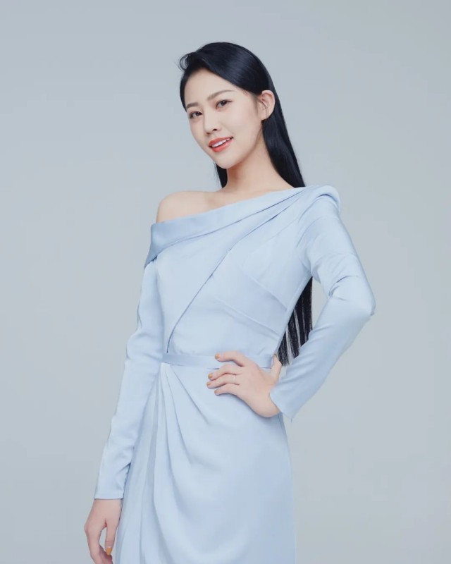 青年歌手关彤立足新时代 《共同富起来》唱响主旋律