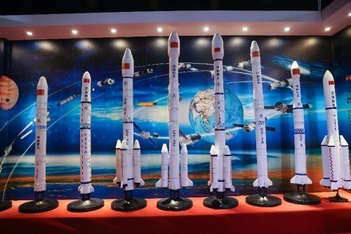 《追星星的人》现场观看火箭发射激发无限自豪感