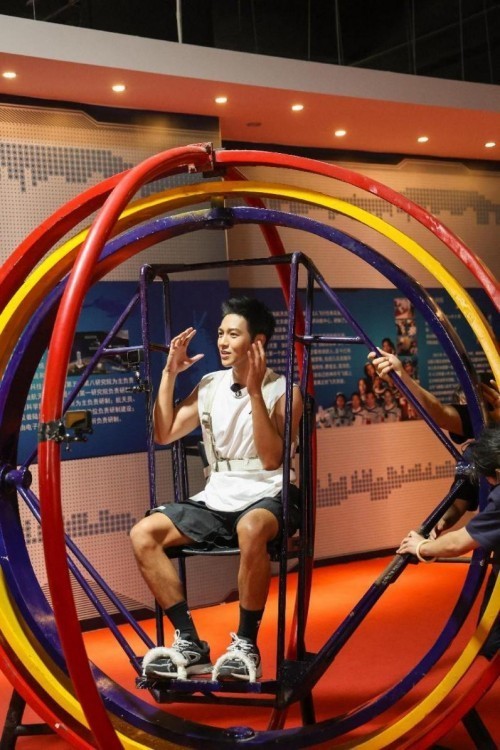 《追星星的人》现场观看火箭发射激发无限自豪感