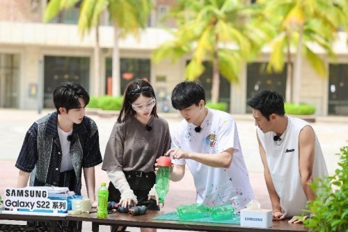 《追星星的人》现场观看火箭发射激发无限自豪感