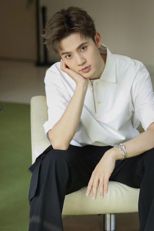 卫然再度跨界主持无人机摄影大赛 新剧7月上线 卫然再度跨界主持无人机摄影大赛 新剧7月上线