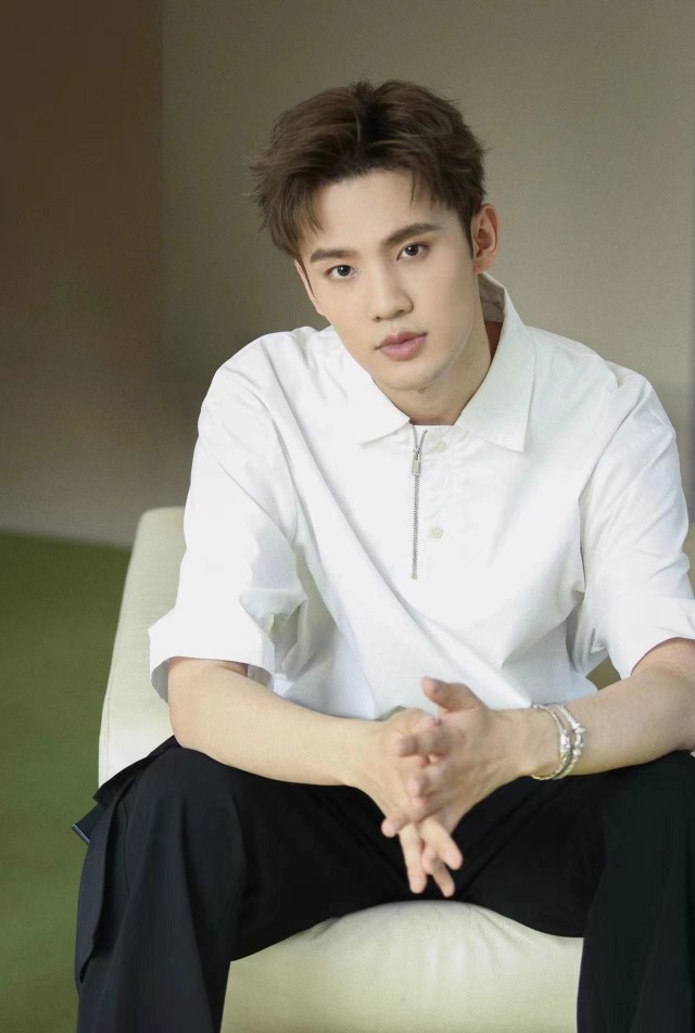 卫然再度跨界主持无人机摄影大赛 新剧7月上线 卫然再度跨界主持无人机摄影大赛 新剧7月上线