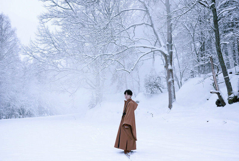 吴青峰与欧若拉合作新歌《Storm》