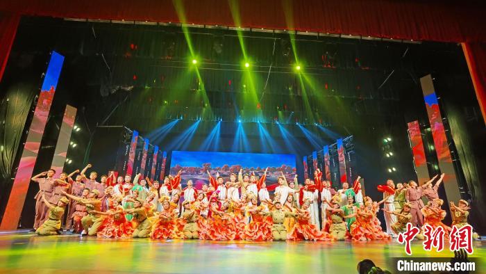 新疆首部援疆题材诗歌剧《石城印记》公演