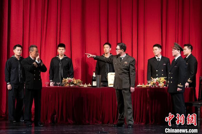 阐明“话剧姓话”的舞台教科书 北京人艺再演《哗变》