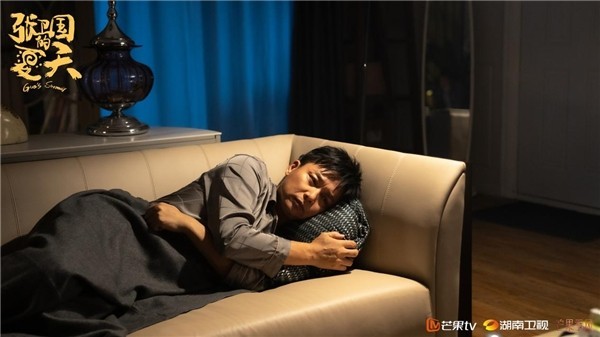 《张卫国的夏天》开播 黄磊刘奕君“局气兄弟”逆转“中年危机”