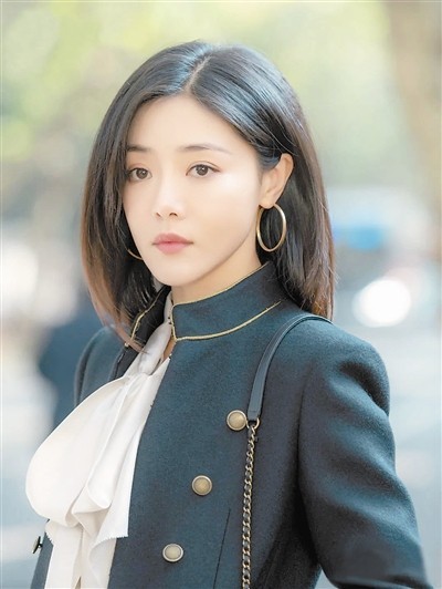 《吃紧的青春》中表演张弛有度 邓家佳戴德遇到好剧本好角色