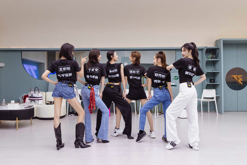 《乘风破浪3》五公分组选曲 三队争夺最终胜利席位