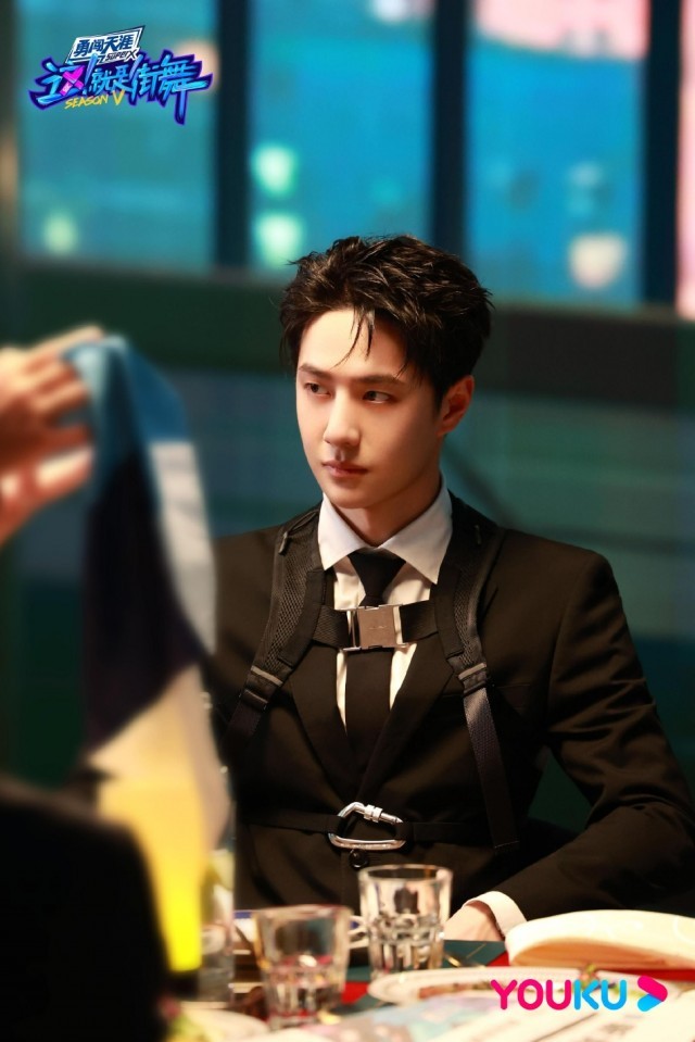 《这便是街舞》队长微电影海报 全员黑衣酷帅出镜