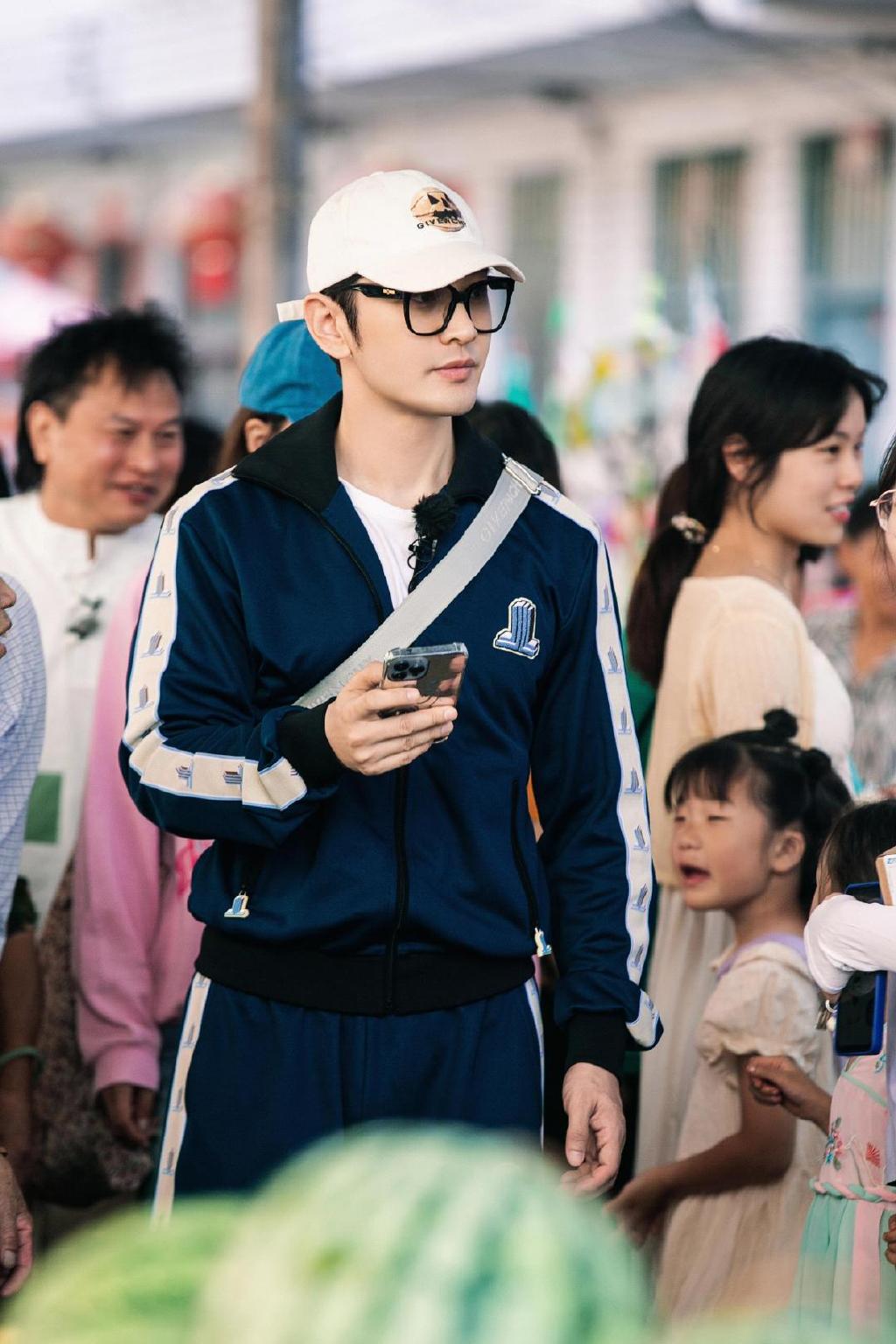 《中餐厅6》热播 黄晓明连续六季自觉洗碗