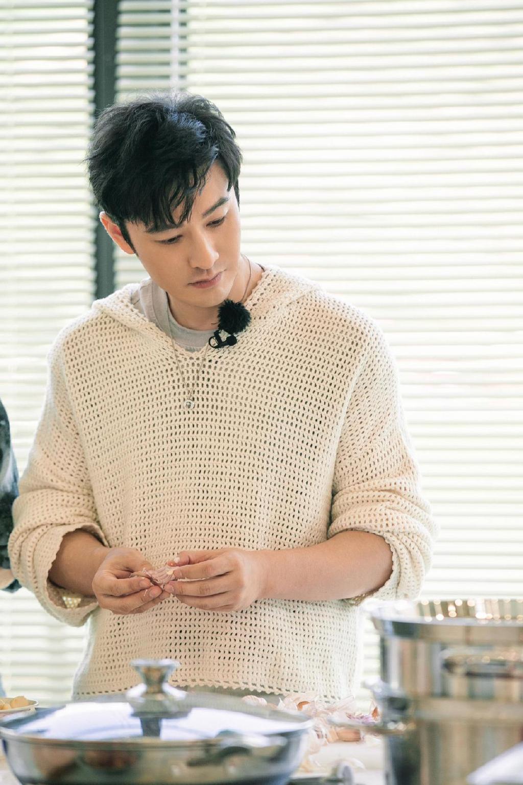 《中餐厅6》热播 黄晓明连续六季自觉洗碗