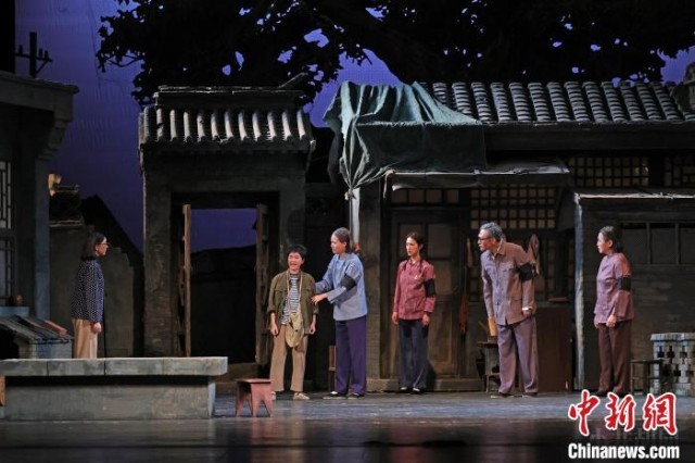 《小井胡同》再登首都剧场 重温老北京岁月变迁