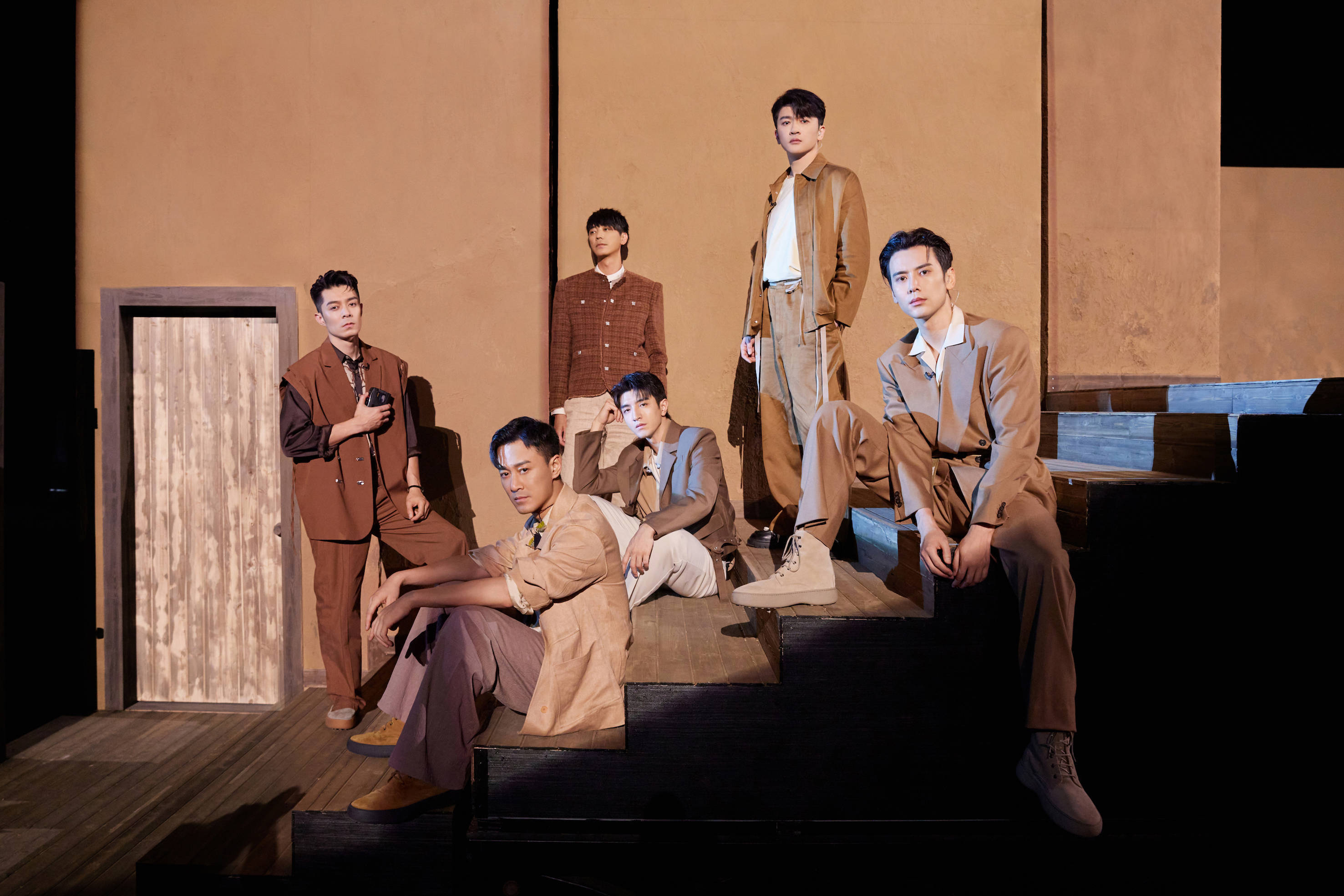 《披荆斩棘》任贤齐陈小春苏有朋跳复古迪斯科