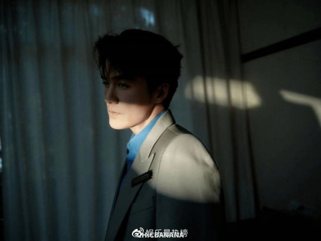 吴克群《相信爱情的蠢人》上线 一张口便是原来的味道