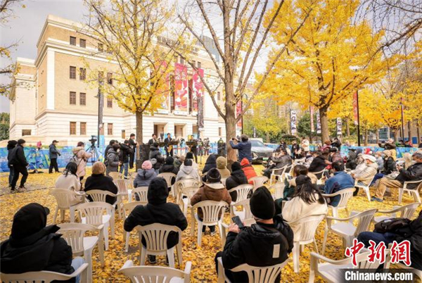 申城“银杏音乐会”如粗略上演