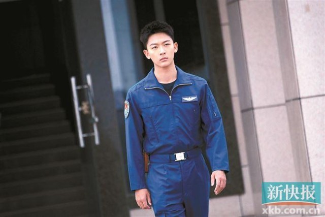 《勇敢的党羽》感受空军飞行员的凌云壮志