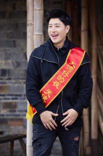 《大湾仔的夜2》大湾仔接力做饭默契出走 合唱《冷雨夜》氛围感拉满