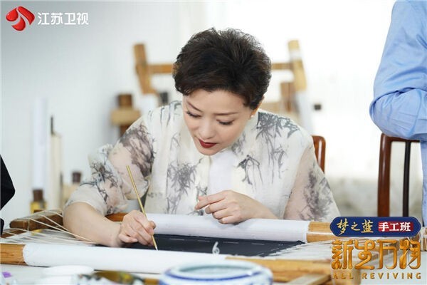万物皆可绣！《新生万物》探访苏绣武艺 杨澜单霁翔上演“无实物表演”
