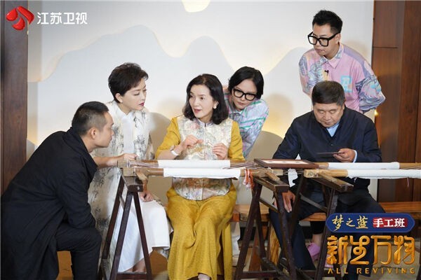 万物皆可绣！《新生万物》探访苏绣武艺 杨澜单霁翔上演“无实物表演”